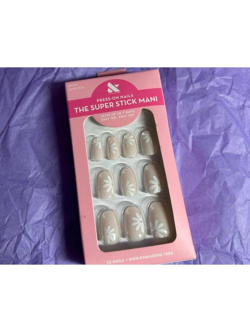 Olive & June The Super Stick Mani in Daisy Pop Fake Nails